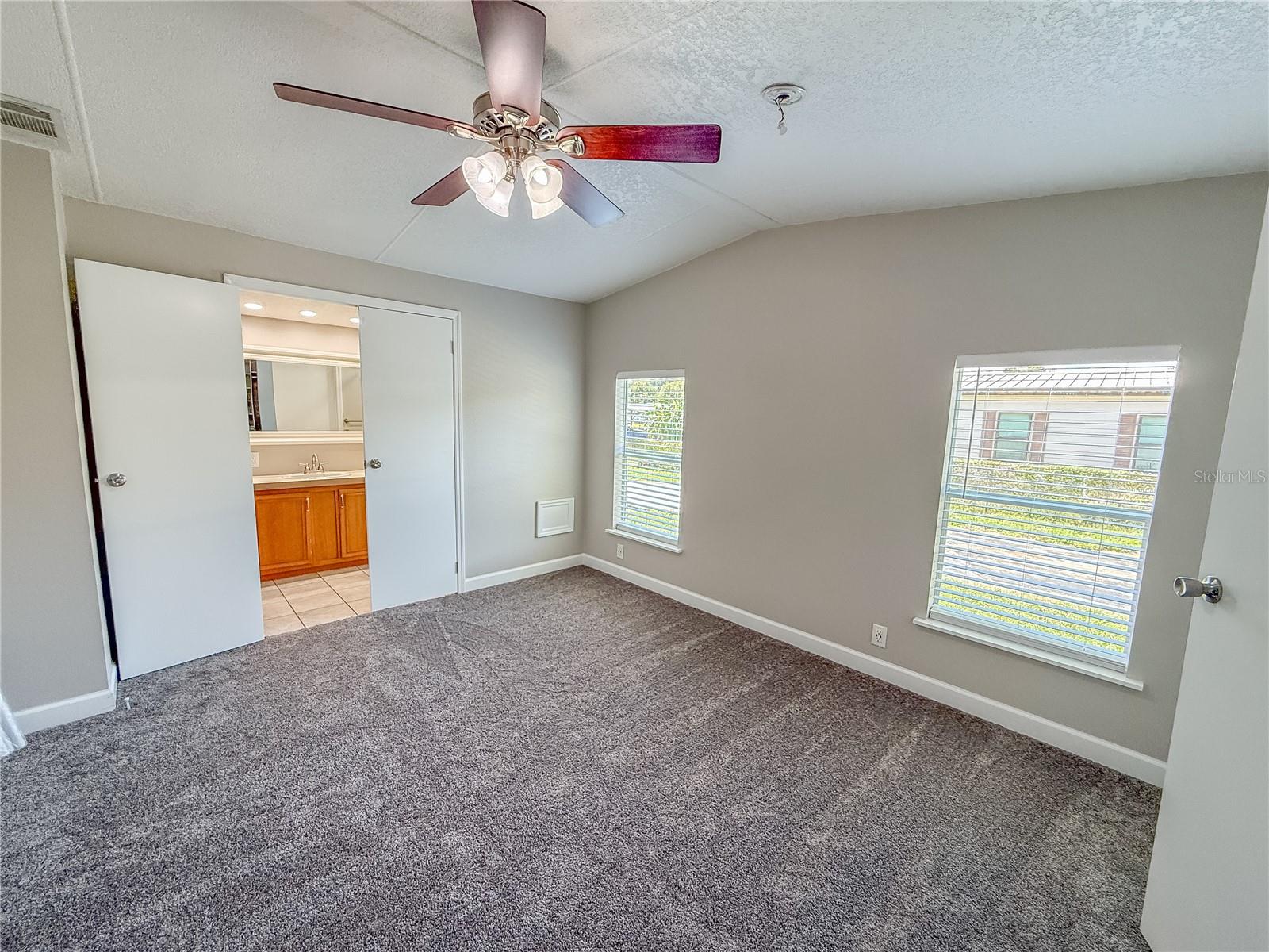 13708 Palm Dr Property Photo 9