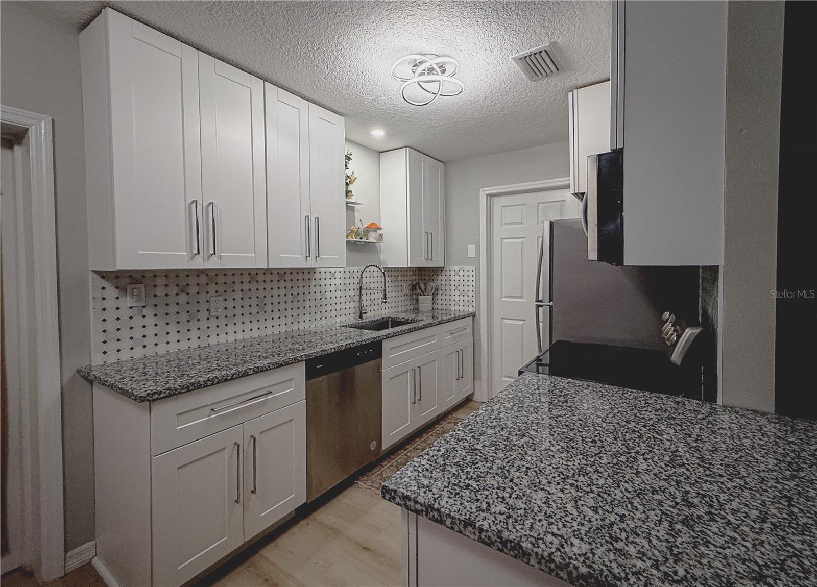 7413 Lakeshore Dr Property Photo 11