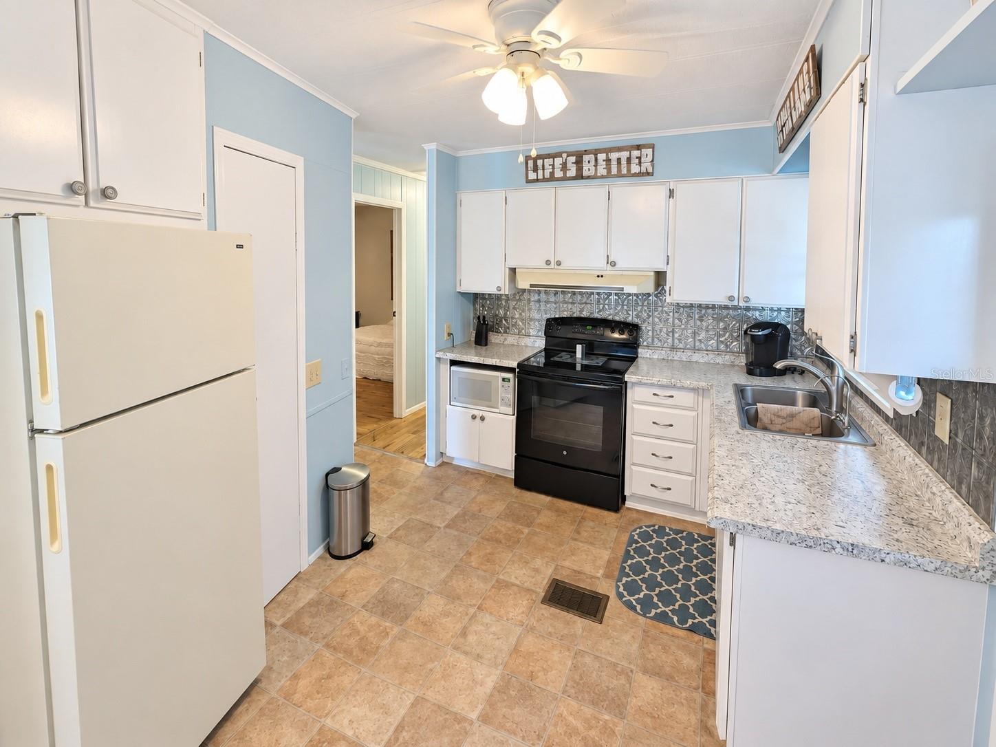 419 Sinclair Cir Property Photo 5