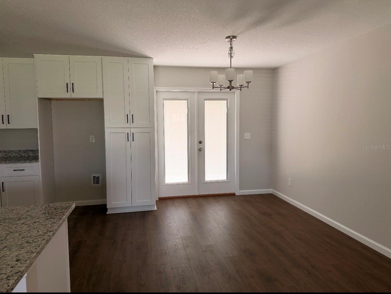 451 North Blvd E Property Photo 3