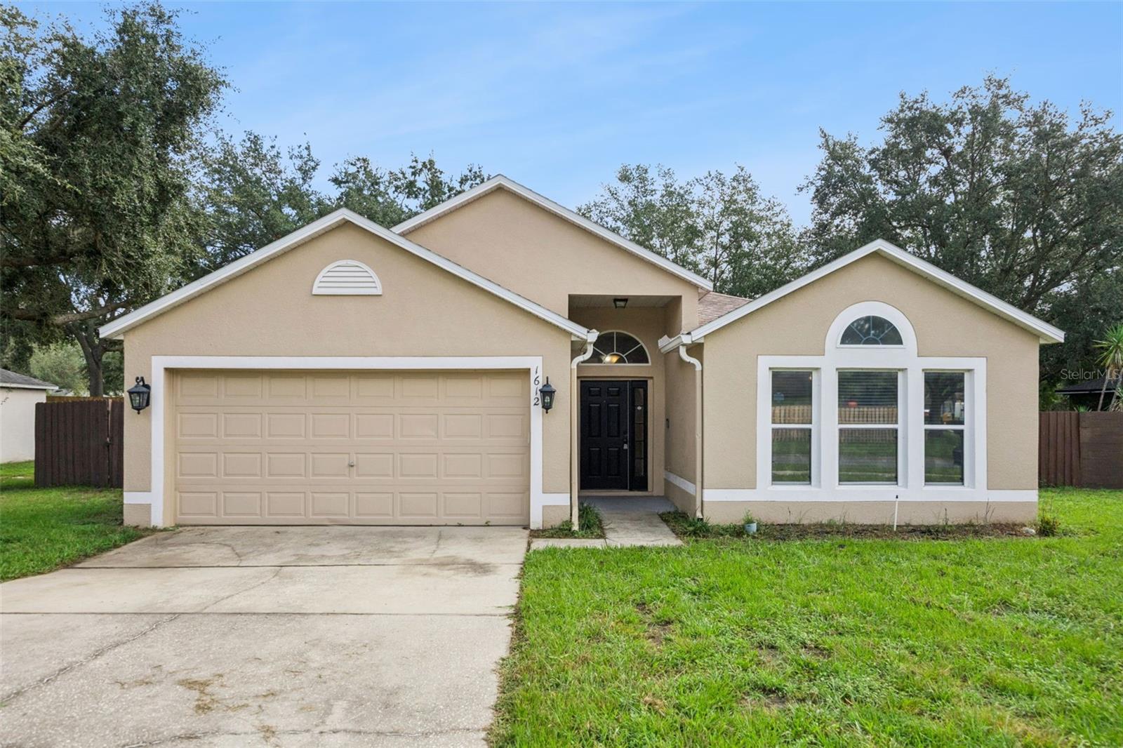 1612 Muir Cir Property Photo 1