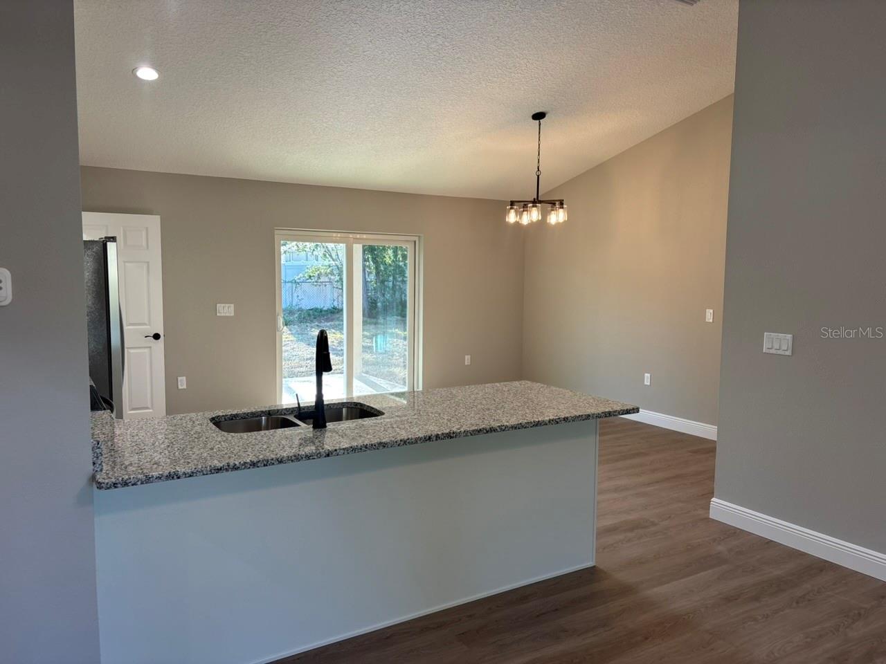 2481 W Wavecrest Dr Property Photo 11