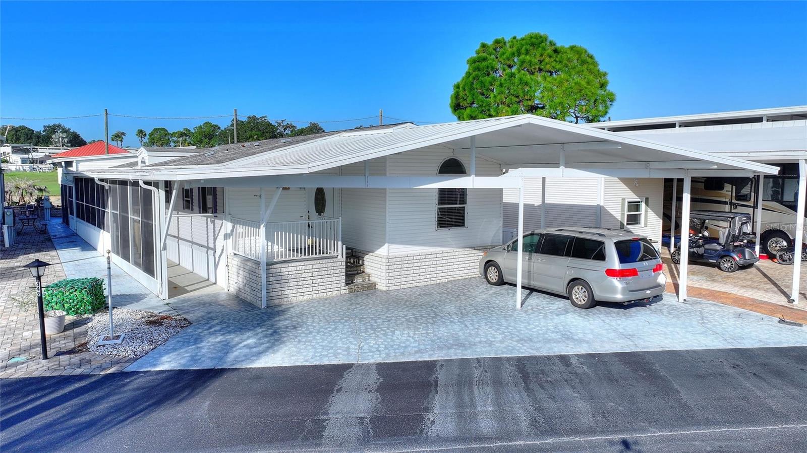 439 Par Pines Blvd Property Photo 2