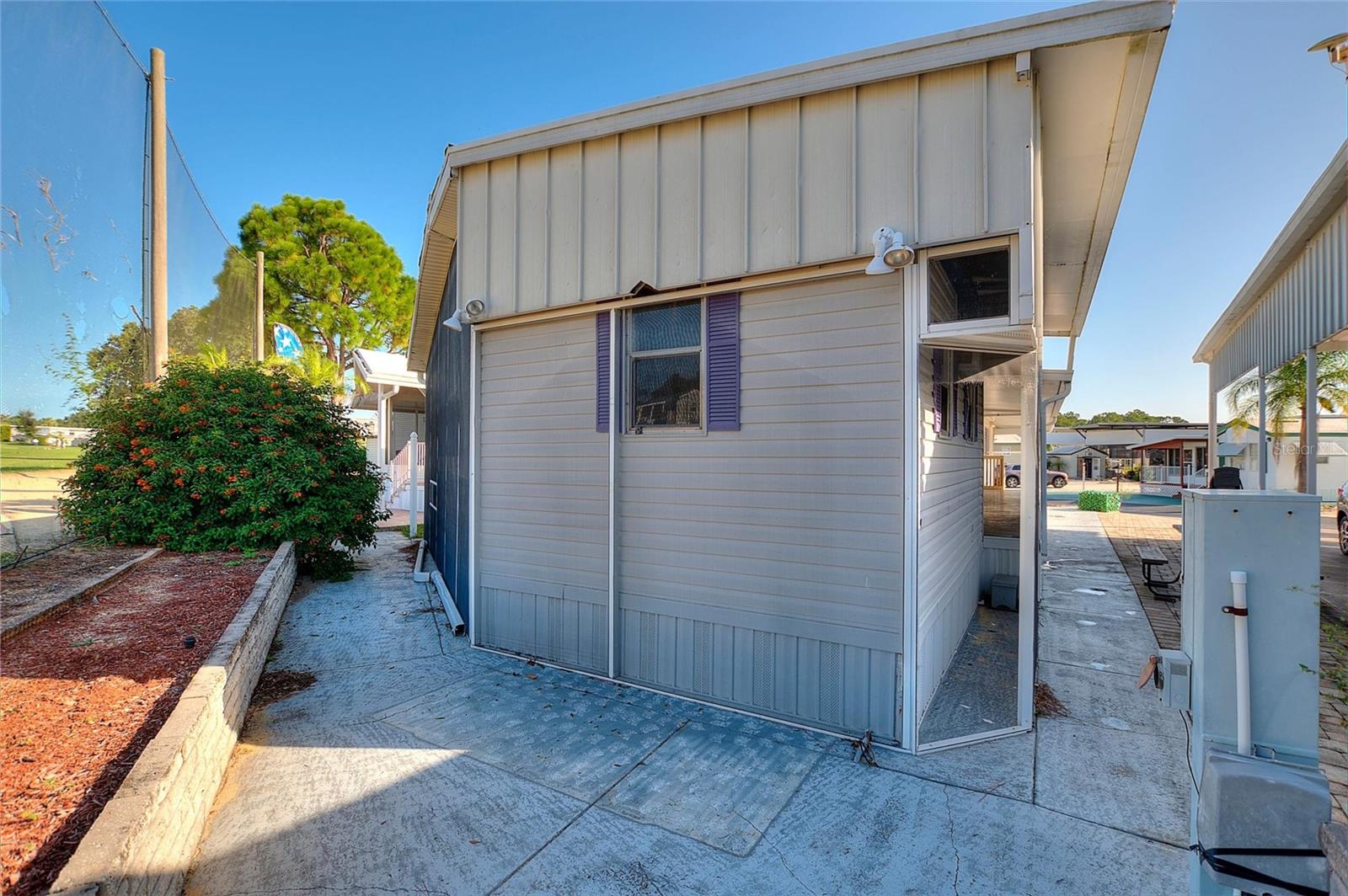 439 Par Pines Blvd Property Photo 5