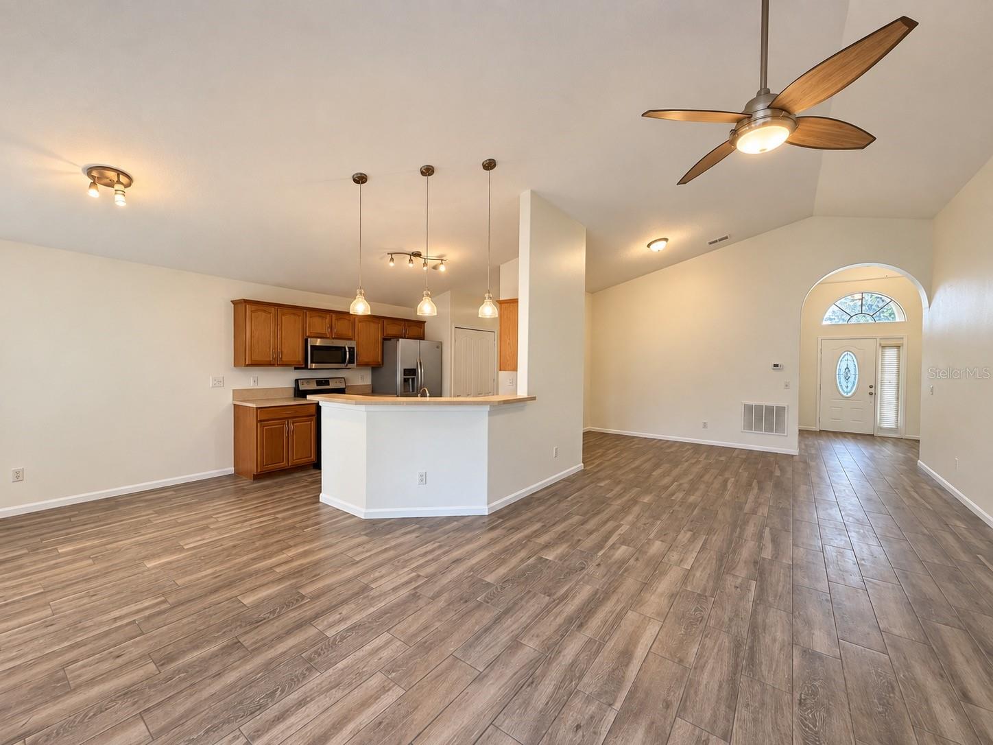 2813 Mayflower Loop Property Photo 14