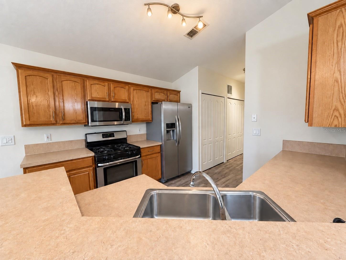 2813 Mayflower Loop Property Photo 16