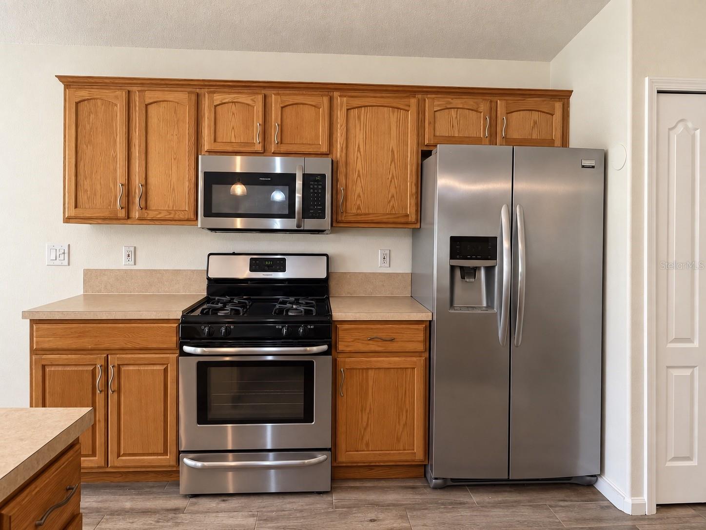 2813 Mayflower Loop Property Photo 19