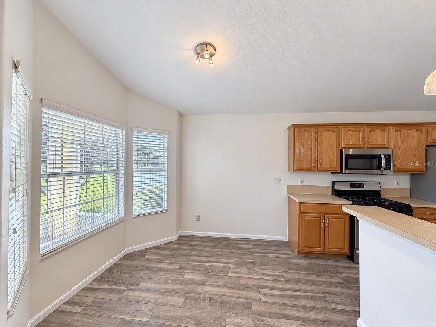 2813 Mayflower Loop Property Photo 20