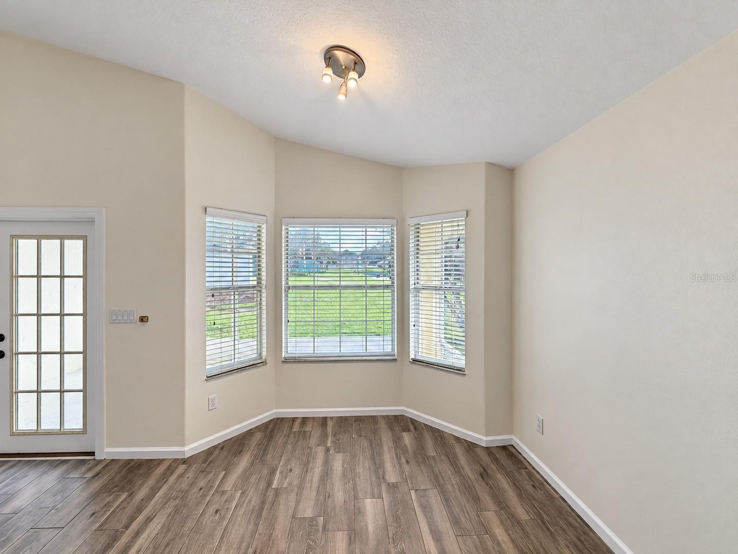 2813 Mayflower Loop Property Photo 22