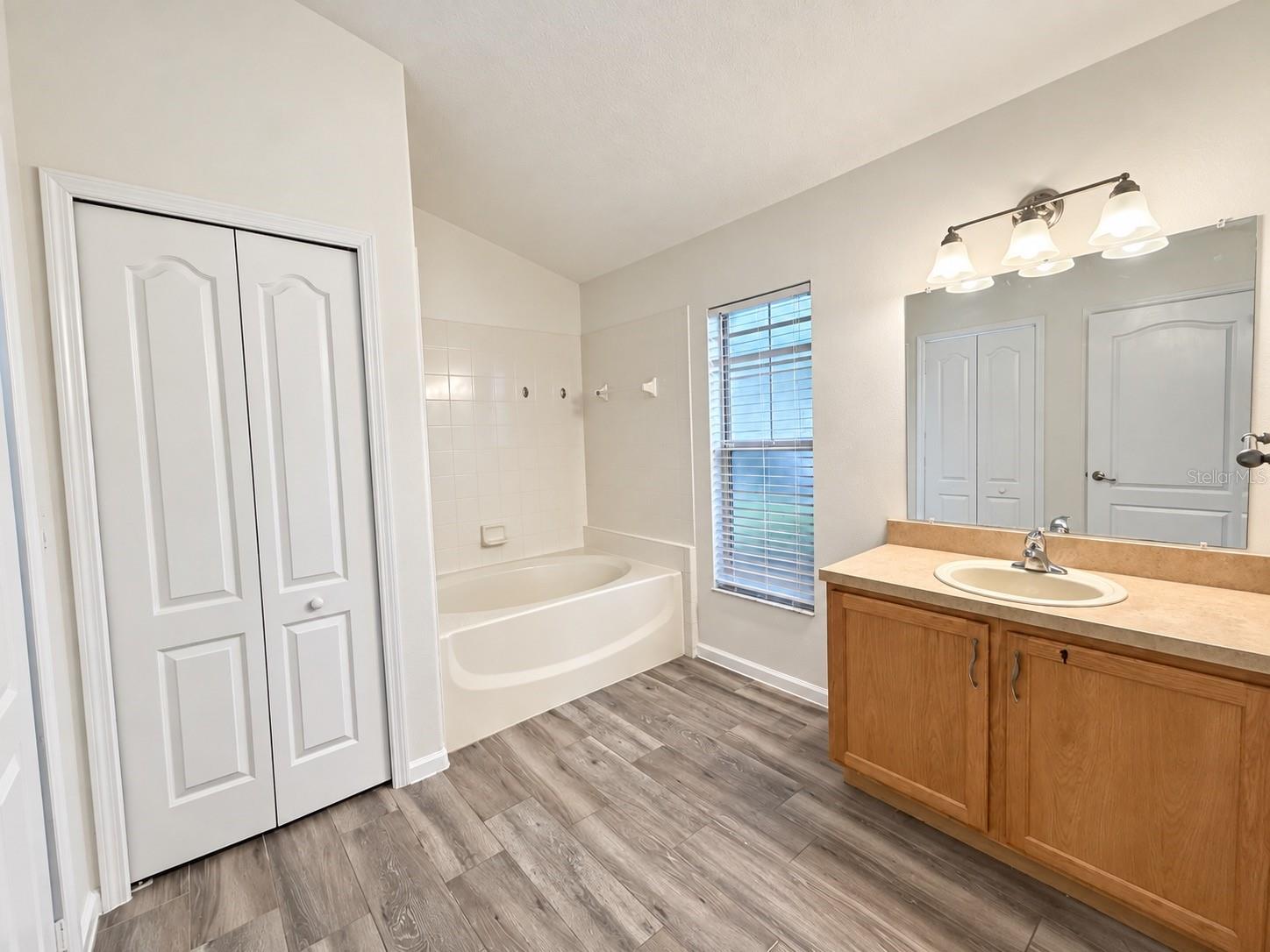 2813 Mayflower Loop Property Photo 27
