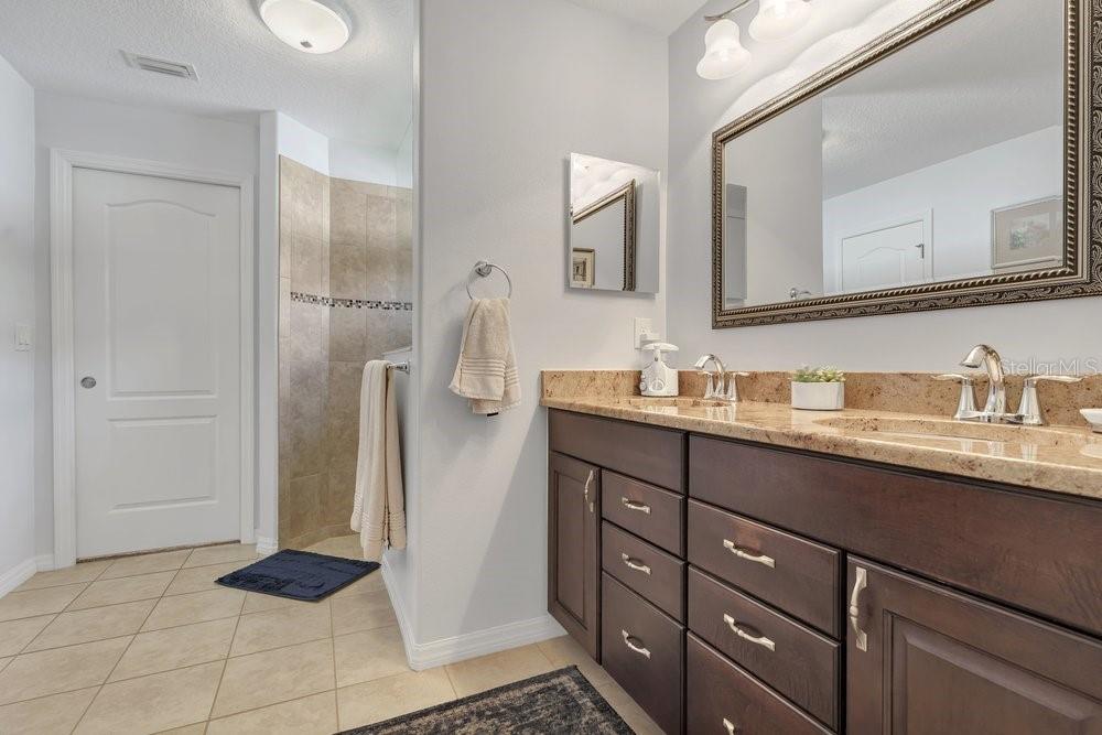 5811 Greenbriar Loop Property Photo 14