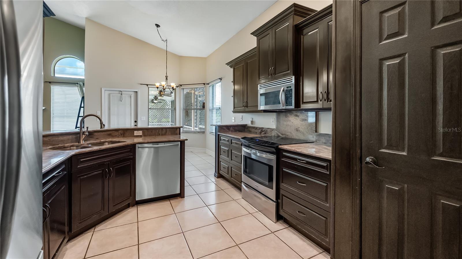 522 Hardwood Cir Property Photo 4
