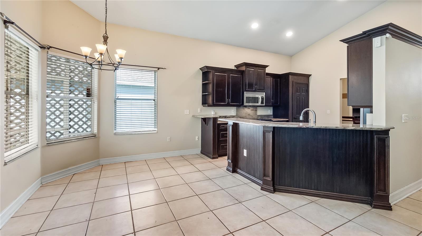 522 Hardwood Cir Property Photo 6