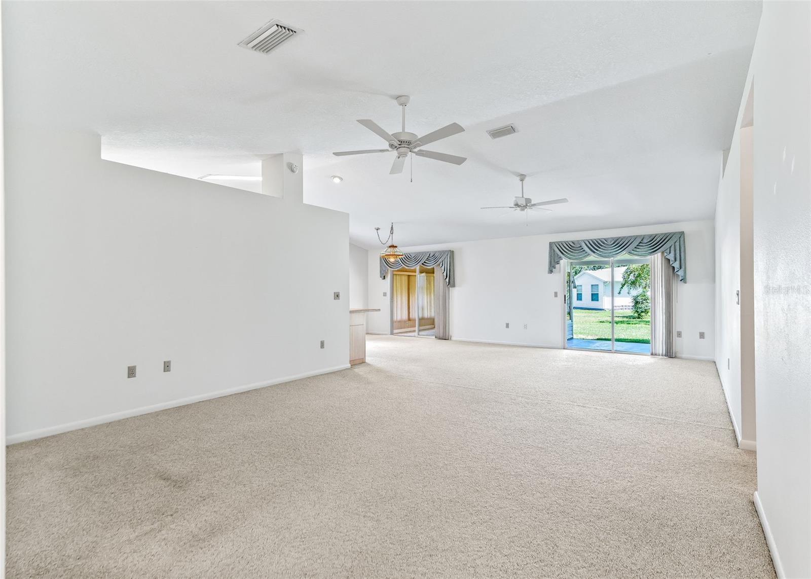 1032 Scotch Pine Ct Property Photo 6