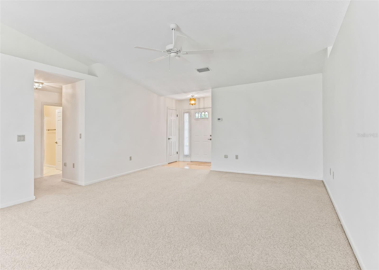 1032 Scotch Pine Ct Property Photo 8