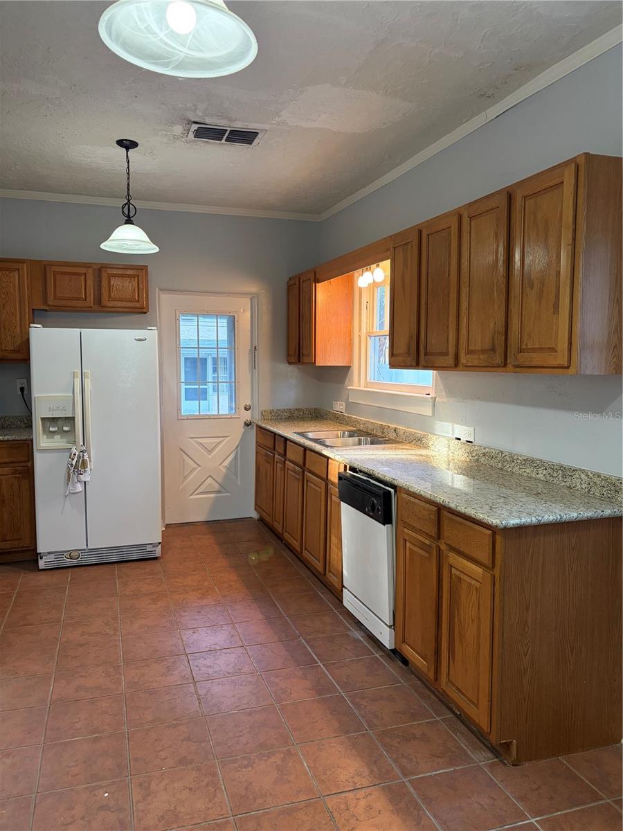 19 W Pendleton Ave Property Photo 4