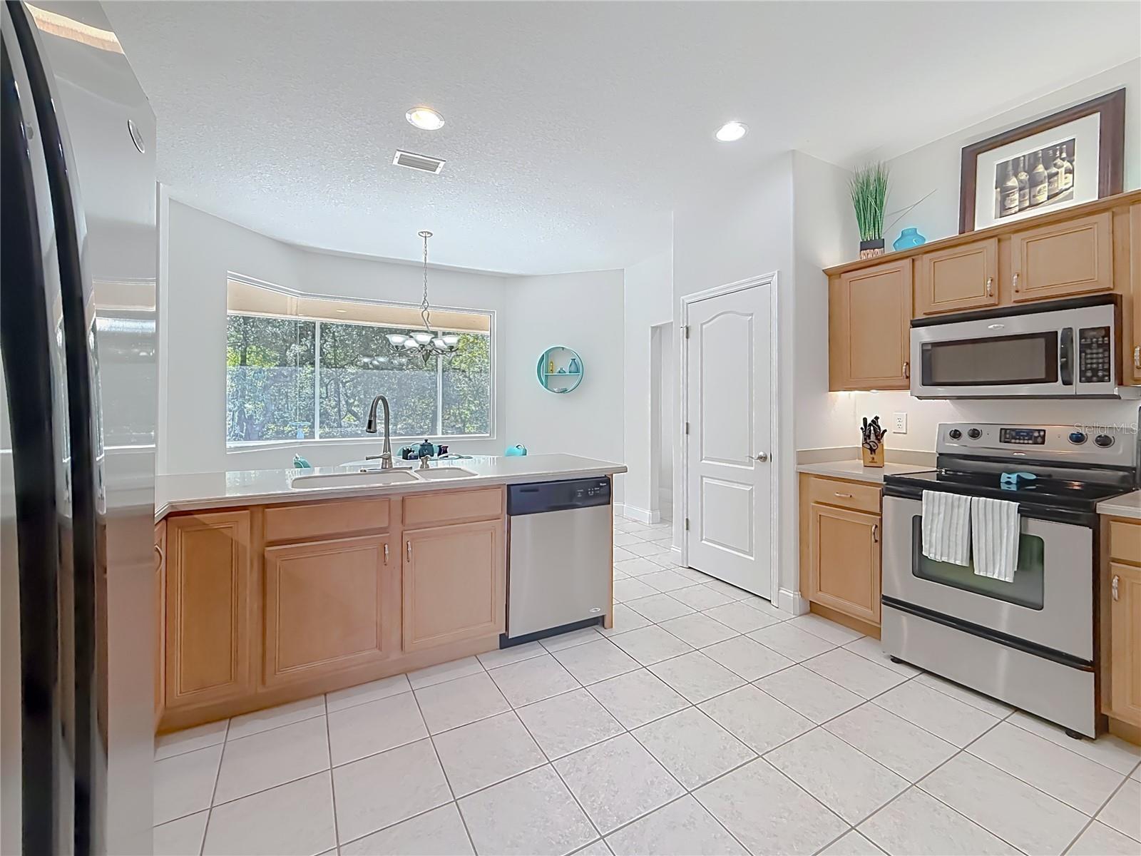 2452 W Arbutus Dr Property Photo 8