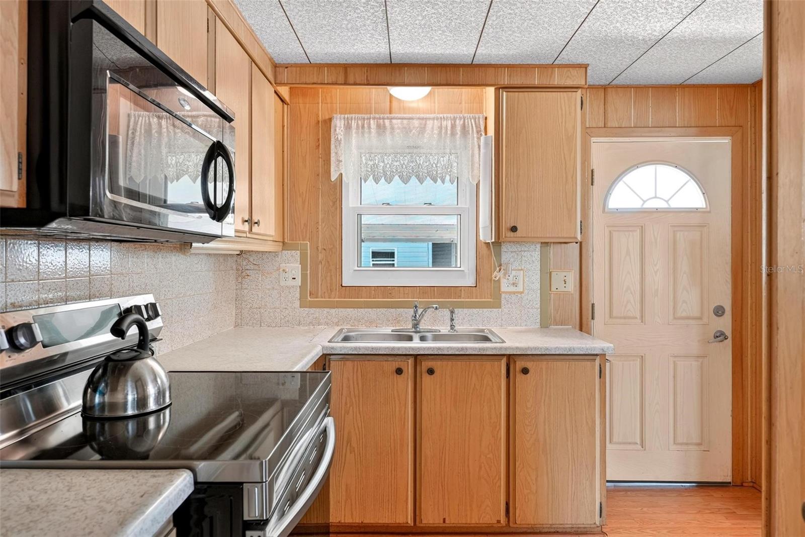 162 Woodmere Dr #a Property Photo 9