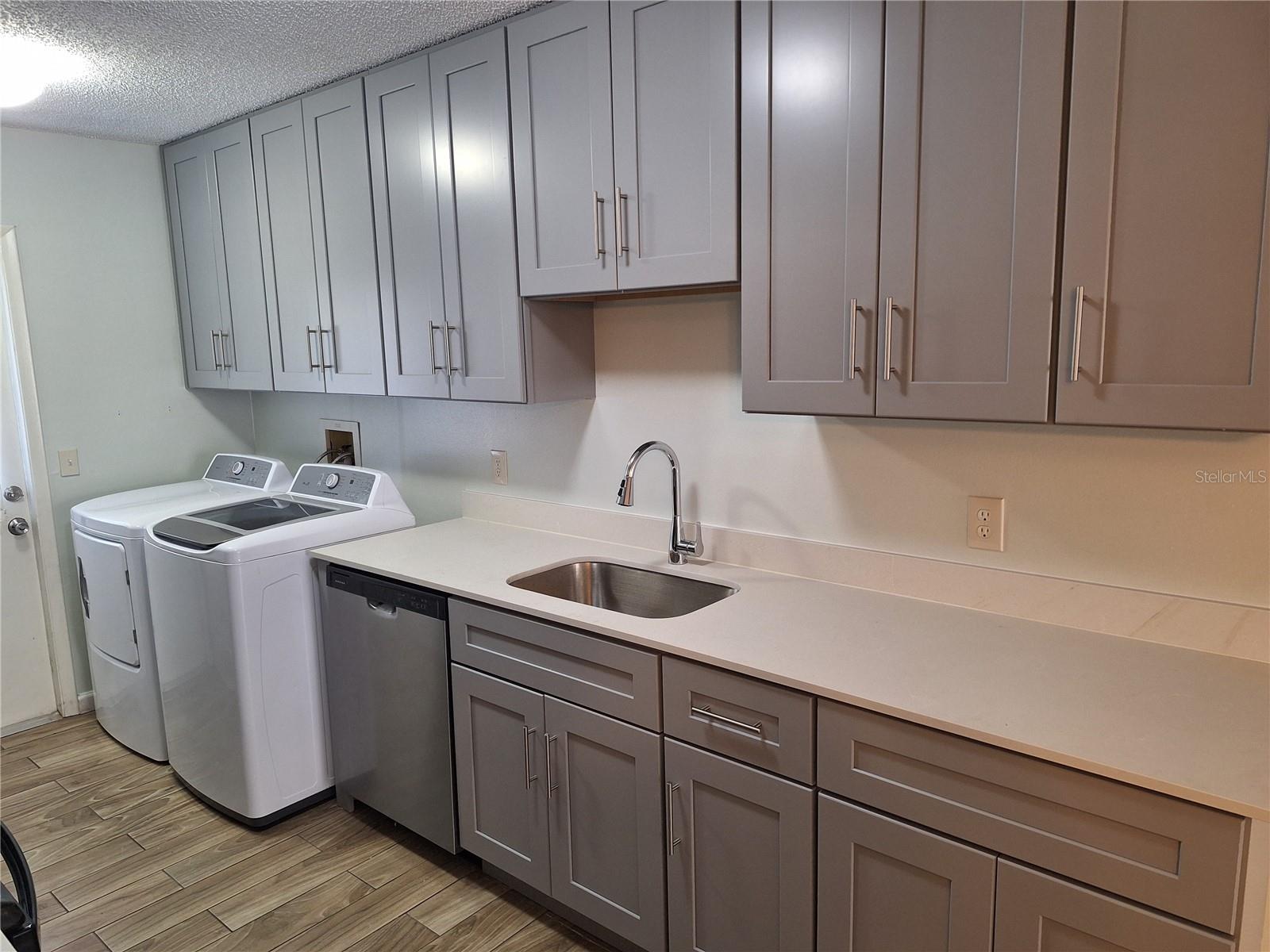 378 W Rosewood Ln #378 Property Photo 6