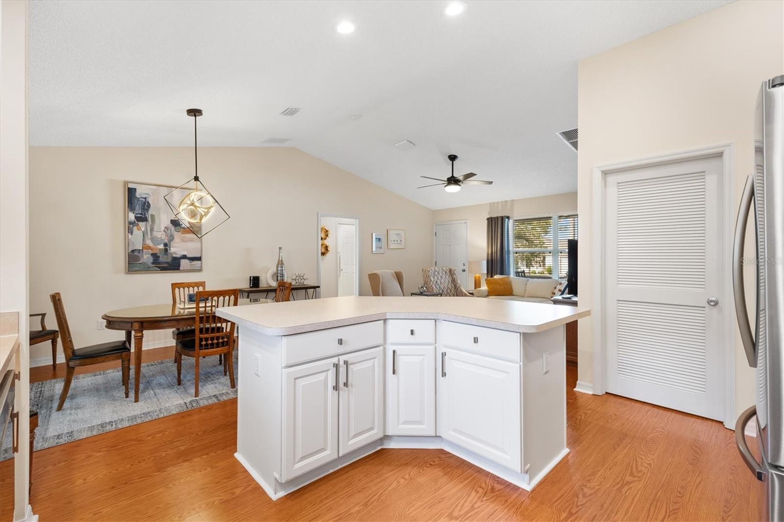 971 Kingmont Ter Property Photo 14