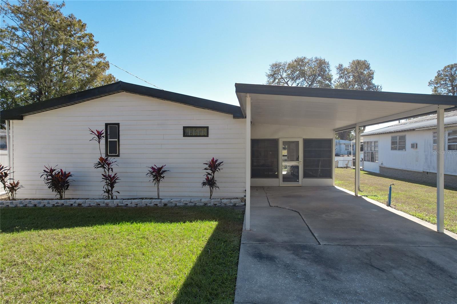 13426 Palm Dr Property Photo 1