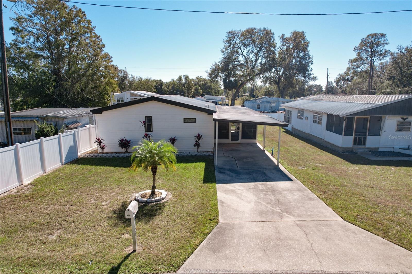 13426 Palm Dr Property Photo 4