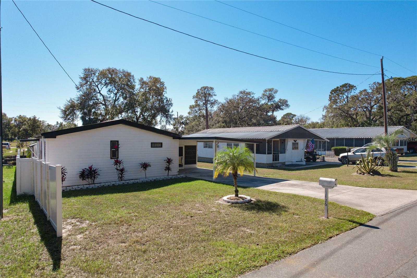 13426 Palm Dr Property Photo 5
