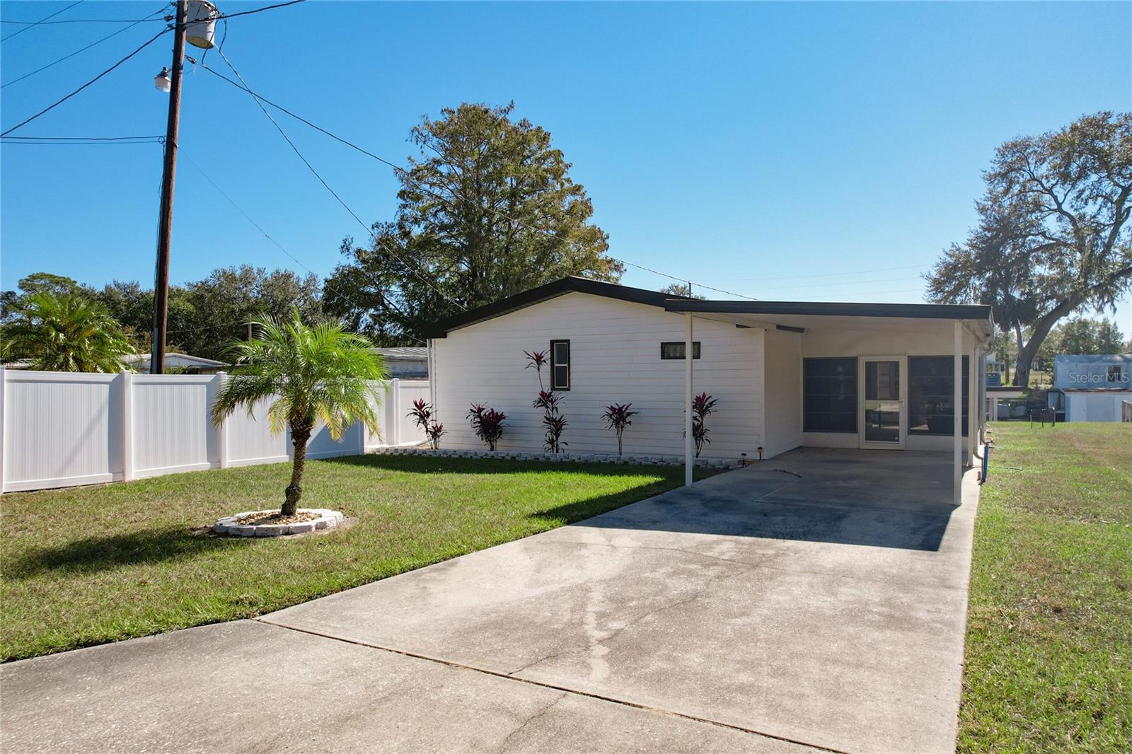 13426 Palm Dr Property Photo 6