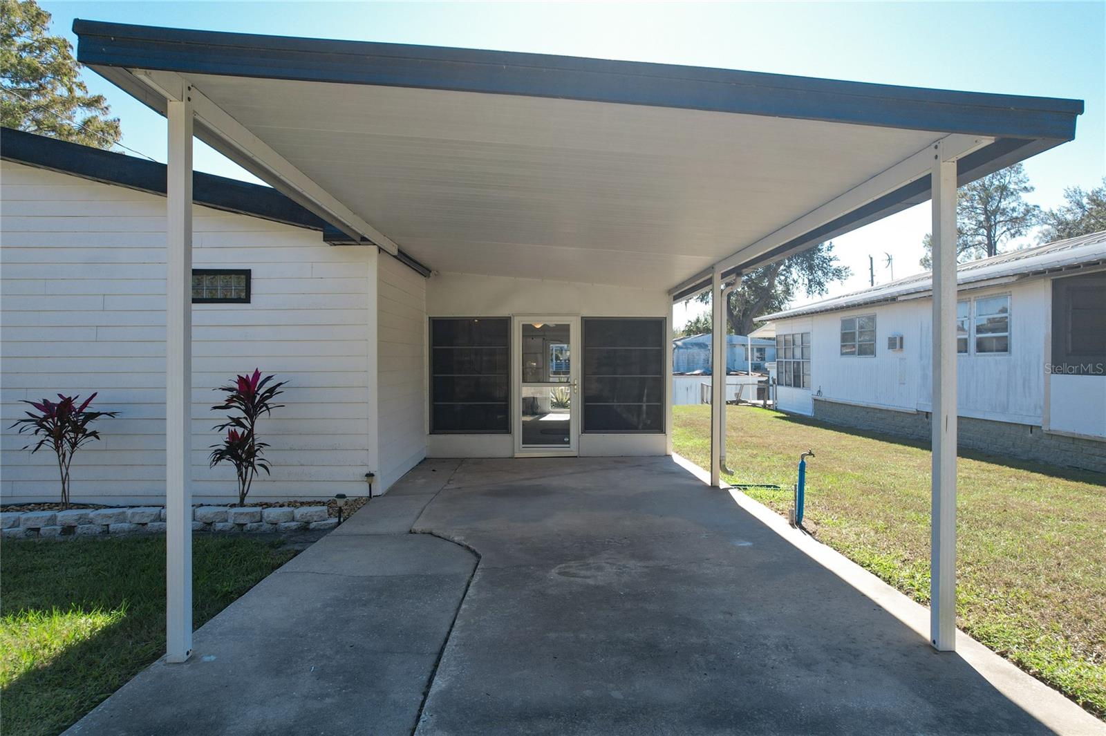 13426 Palm Dr Property Photo 7
