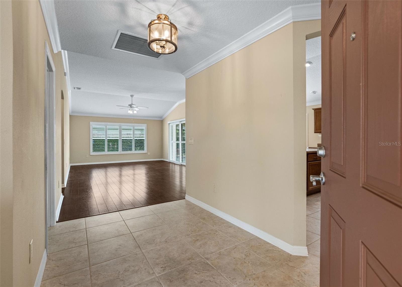 3477 Melbourne Ln Property Photo 3