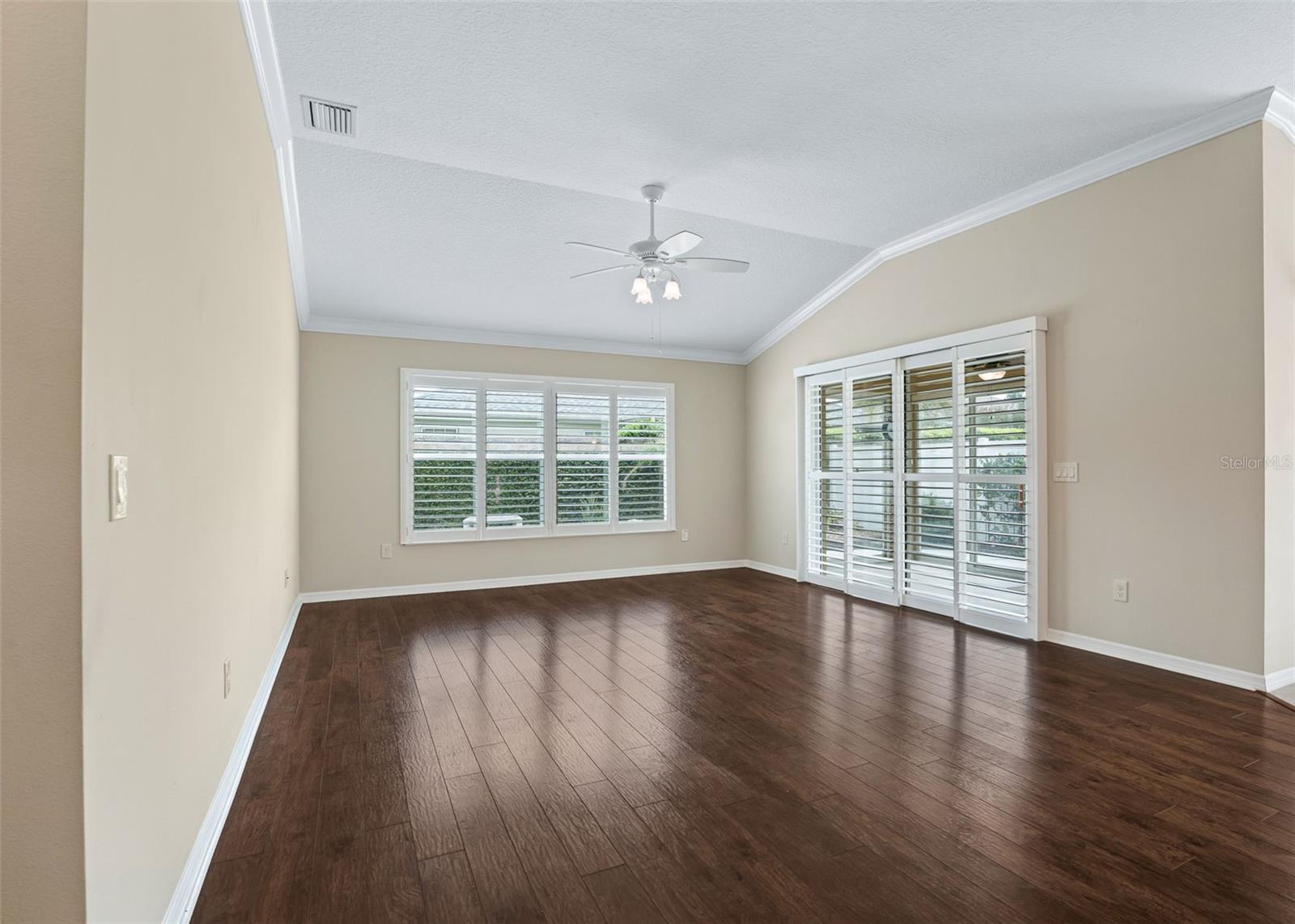 3477 Melbourne Ln Property Photo 5