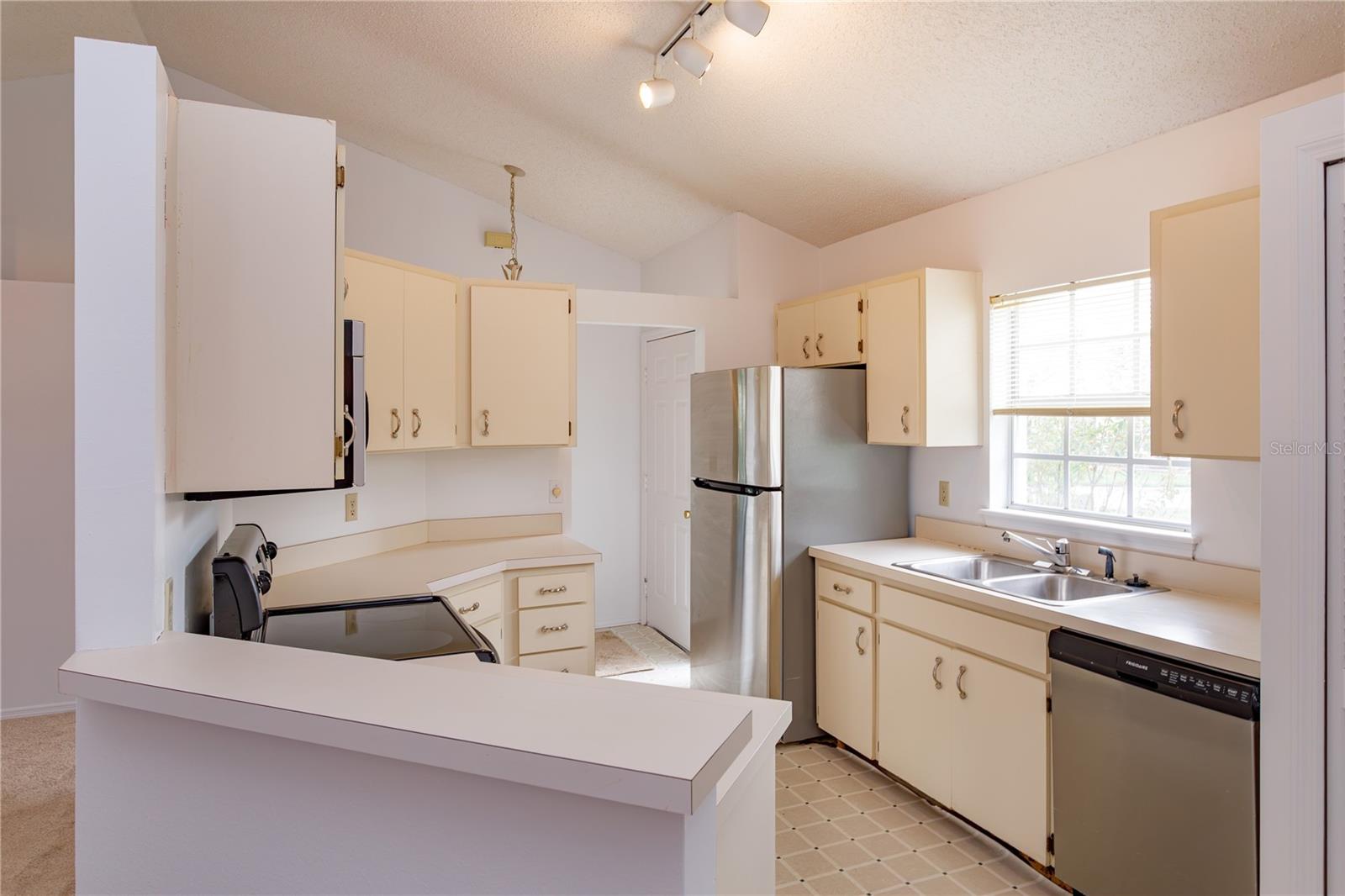 736 Olympic Cir #b1 Property Photo 4