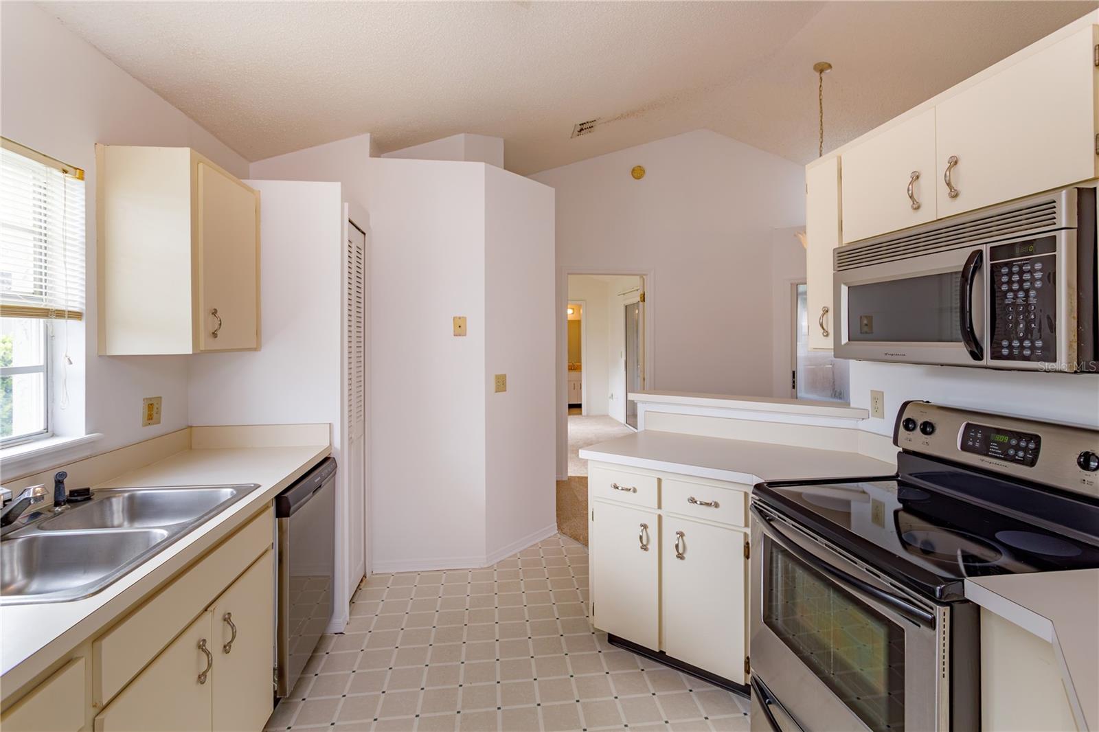 736 Olympic Cir #b1 Property Photo 6