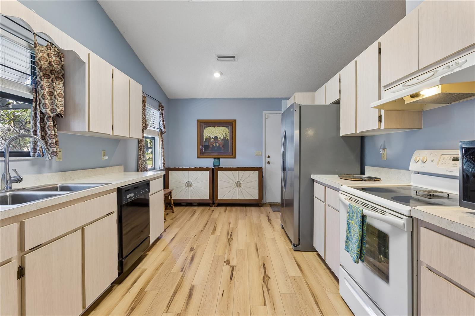 803 Dundee Cir #803 Property Photo 10