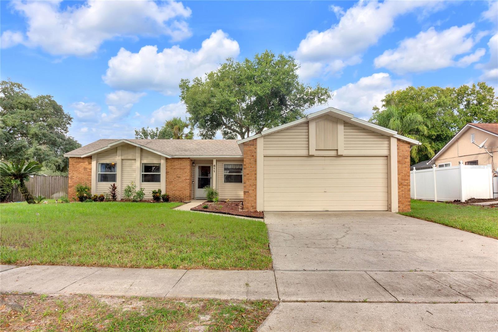 611 SHERWOOD OAKS CIR Property Photo 1