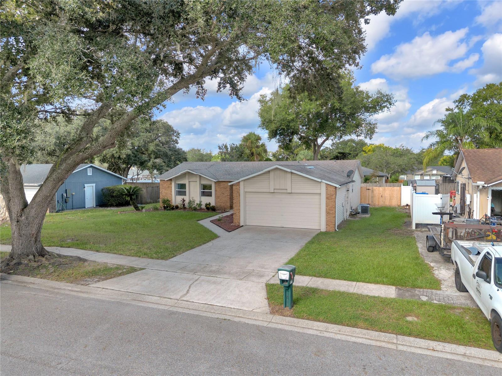 611 Sherwood Oaks Cir Property Photo 3