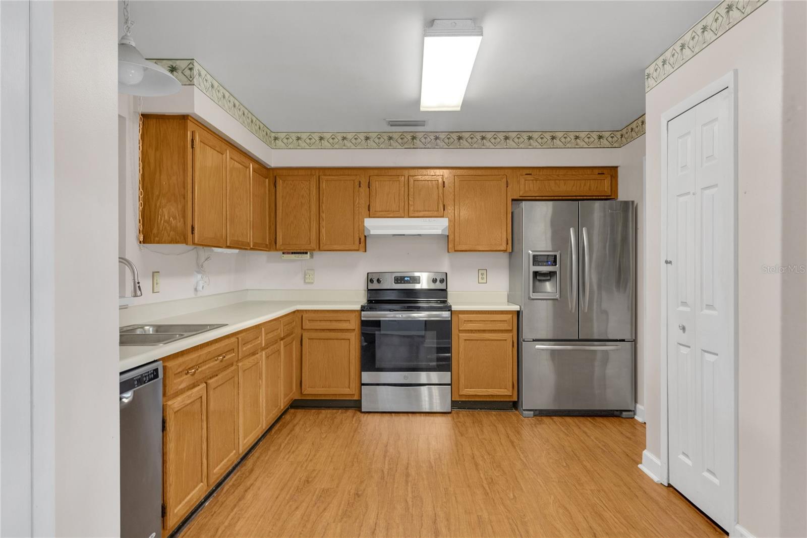 611 Sherwood Oaks Cir Property Photo 4