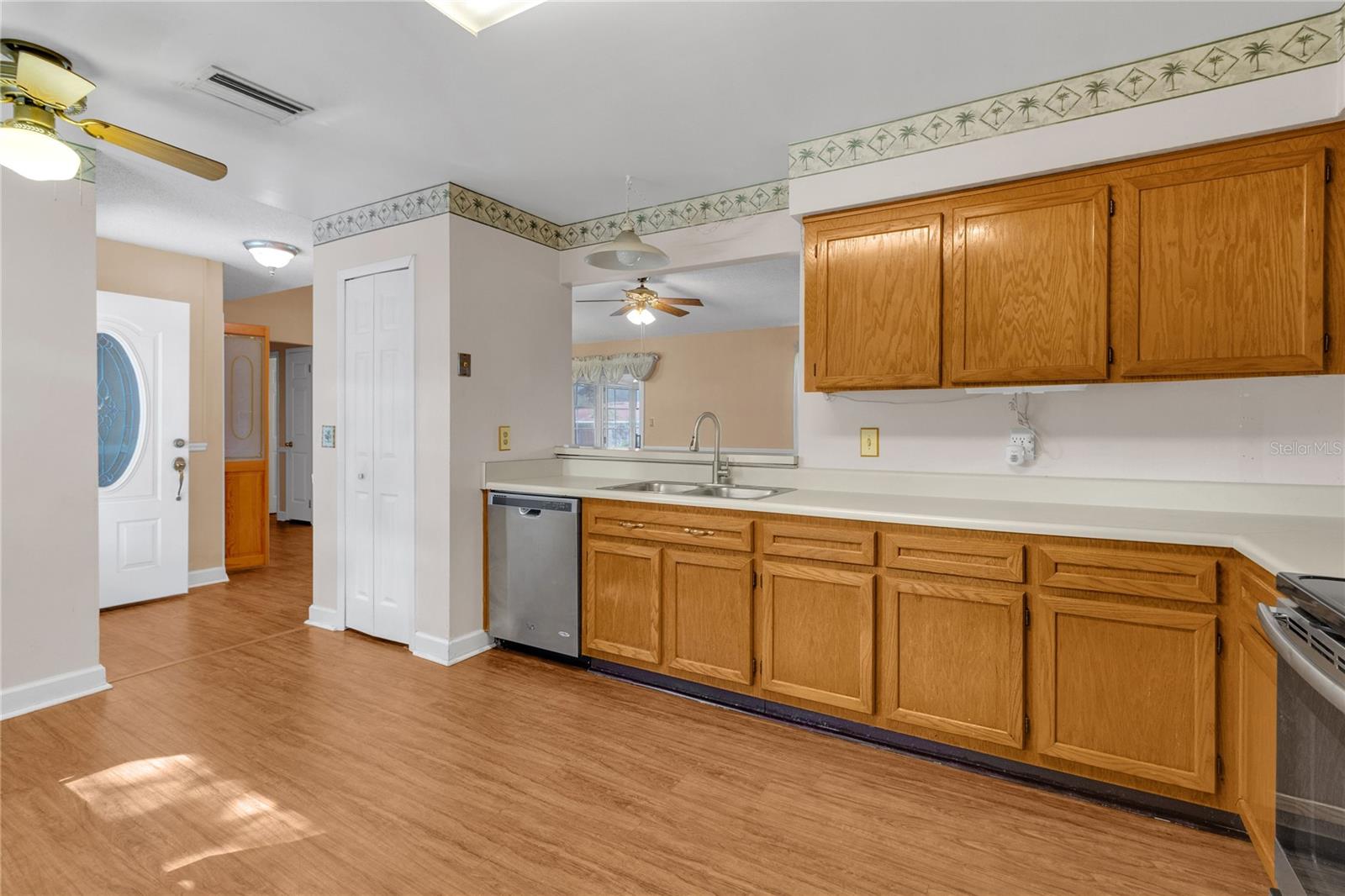 611 Sherwood Oaks Cir Property Photo 5