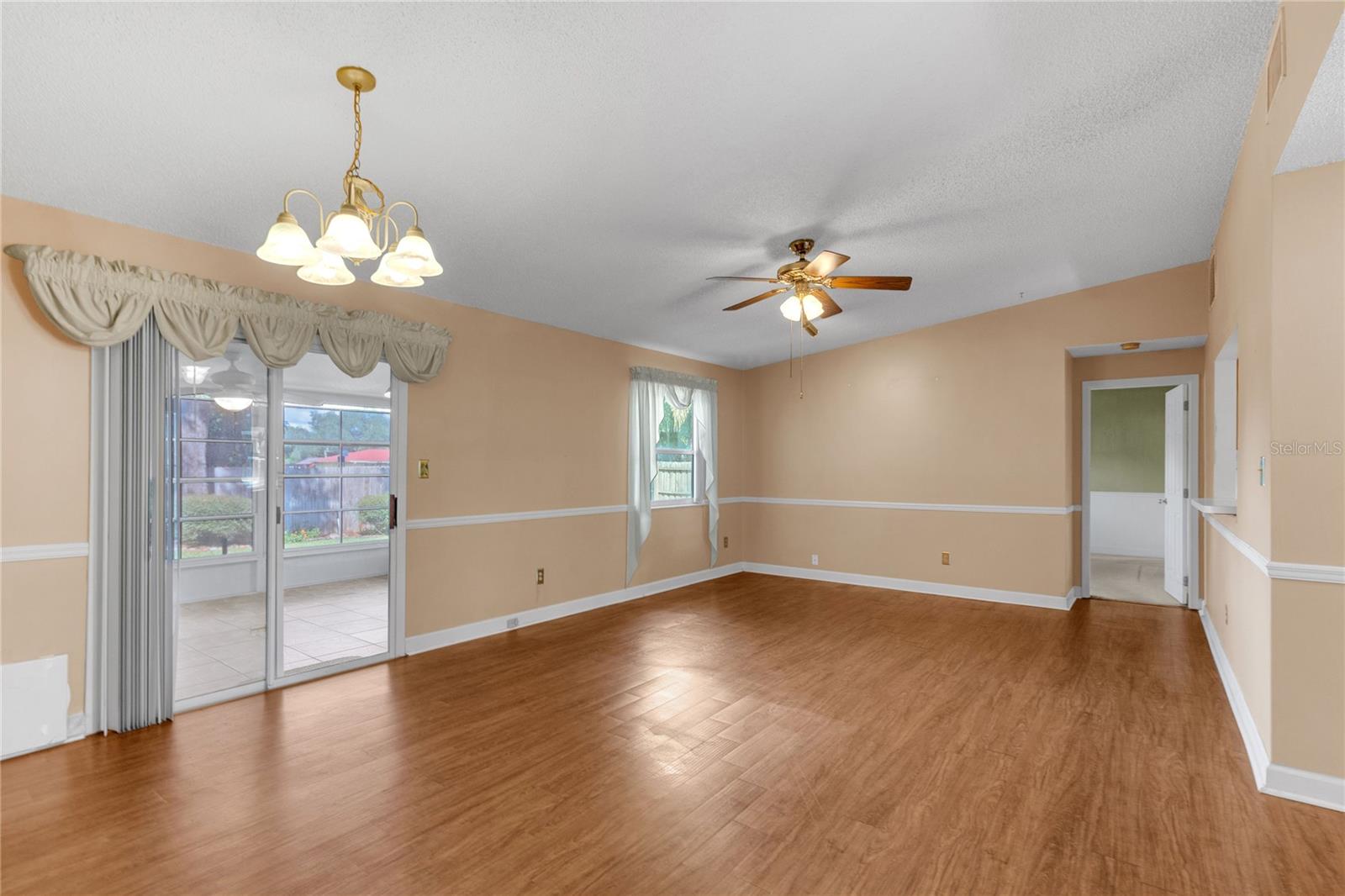 611 Sherwood Oaks Cir Property Photo 7
