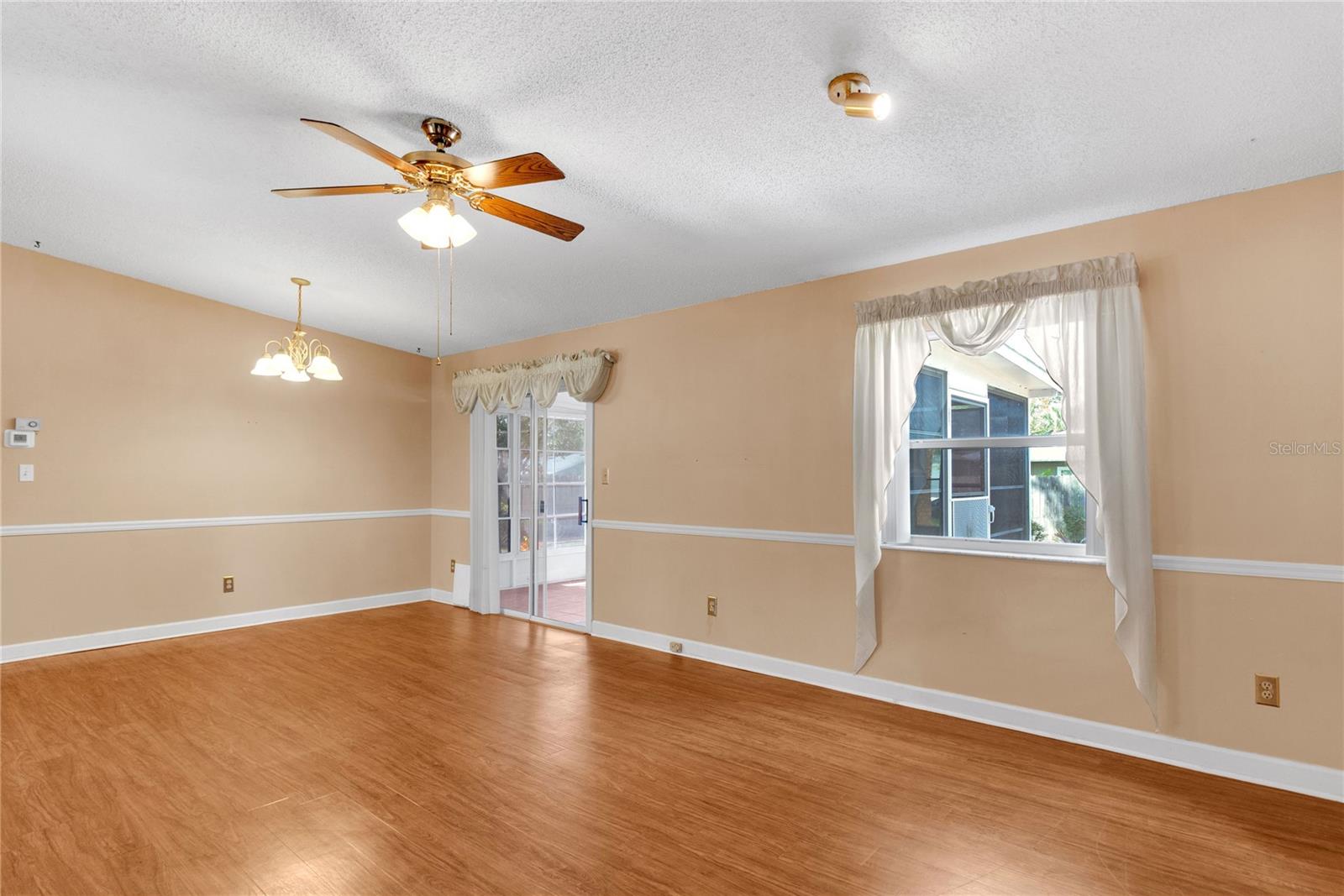 611 Sherwood Oaks Cir Property Photo 8