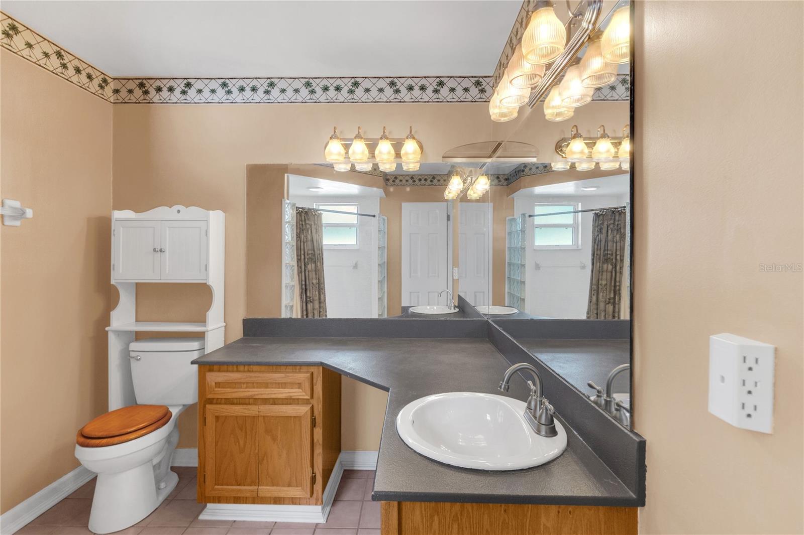 611 Sherwood Oaks Cir Property Photo 10