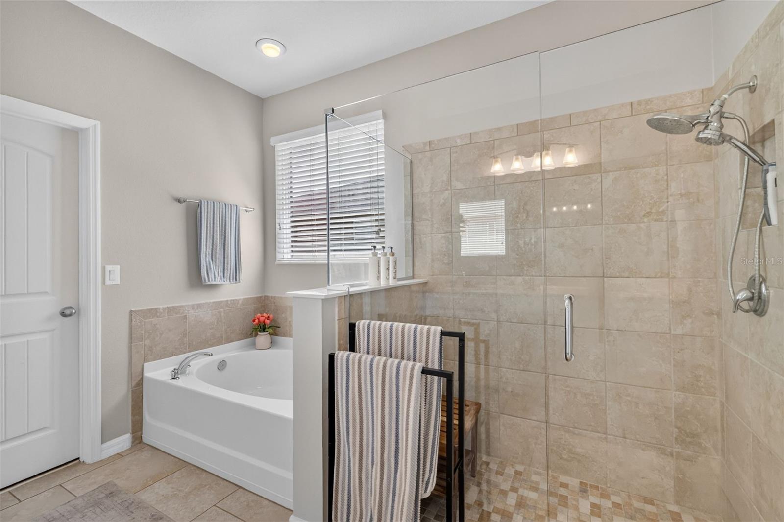 4036 Brookshire Cir Property Photo 23