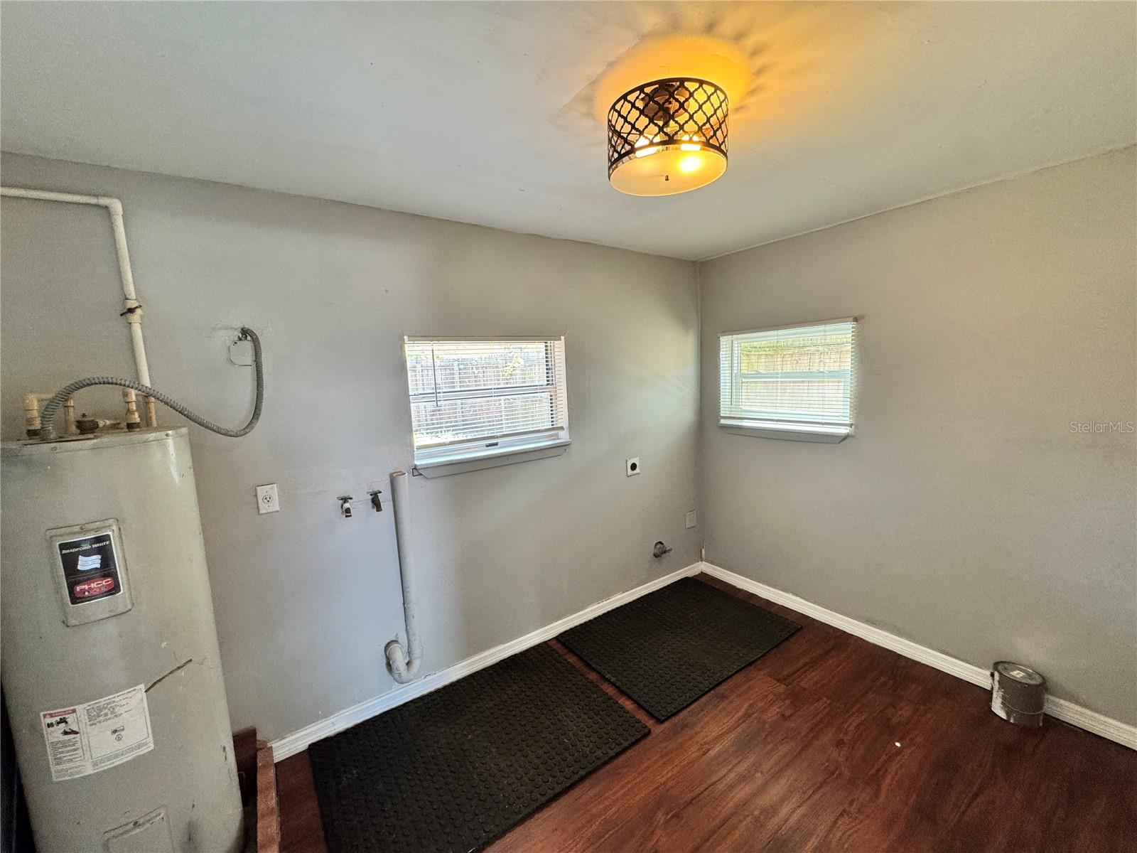 615 Danvers St Property Photo 12