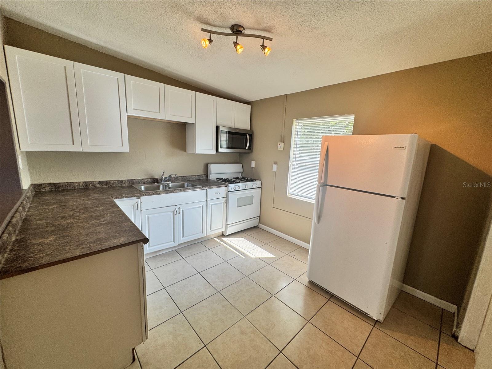 607 Danvers St Property Photo 4