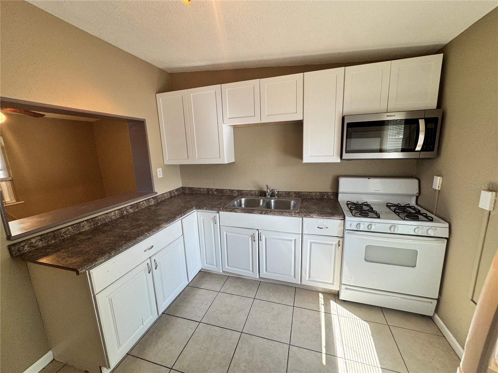 607 Danvers St Property Photo 5