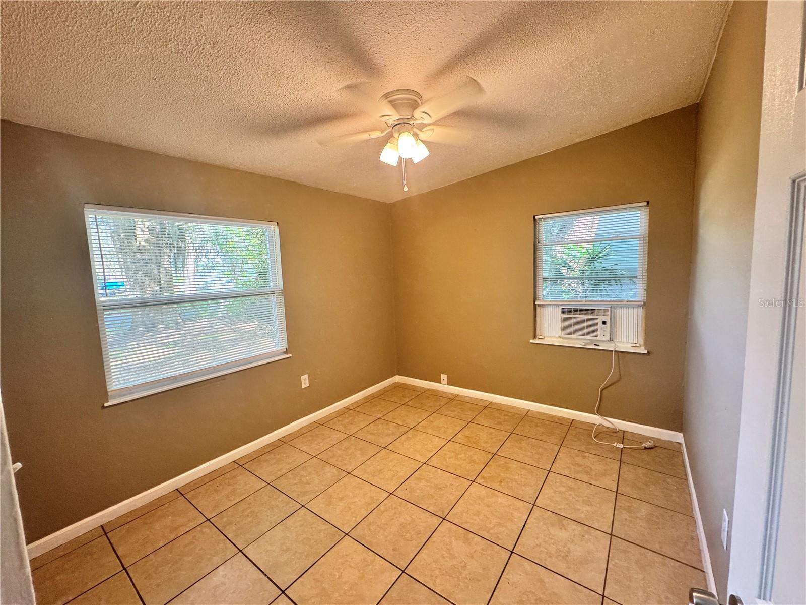 607 Danvers St Property Photo 7