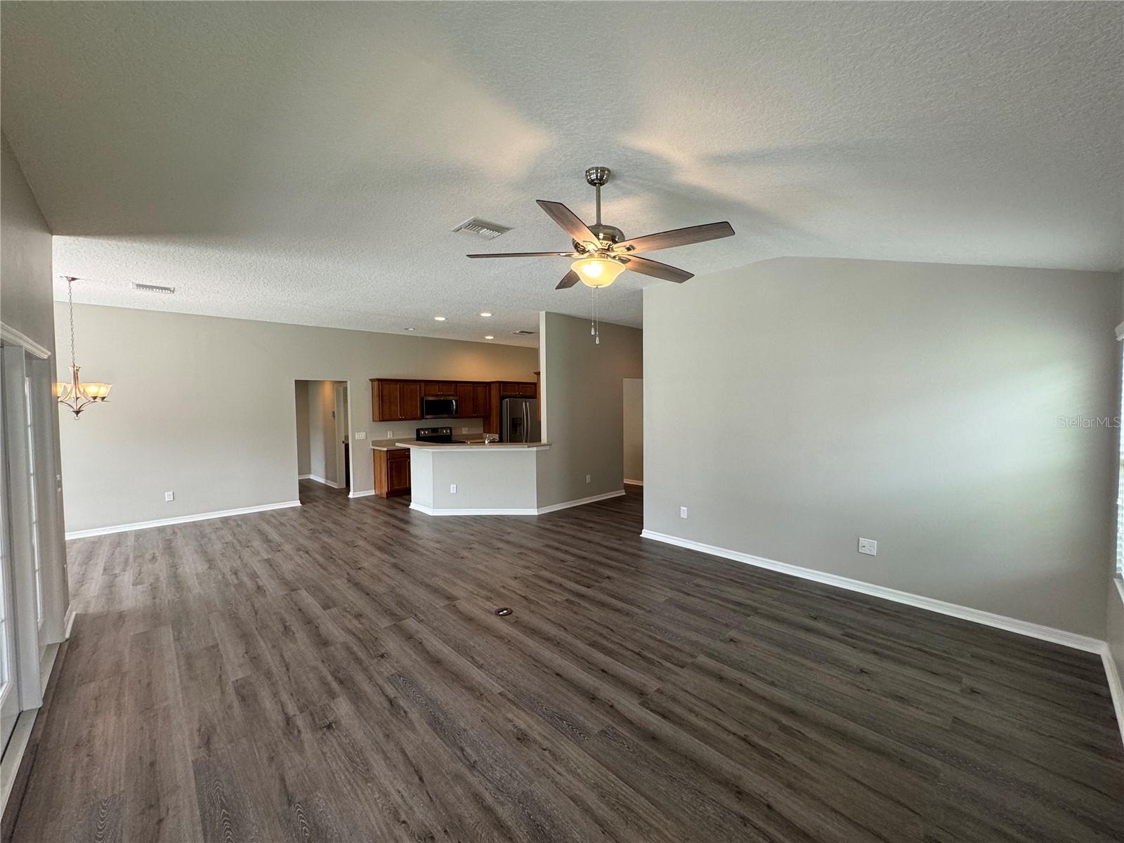 11221 Hess Way Property Photo 3