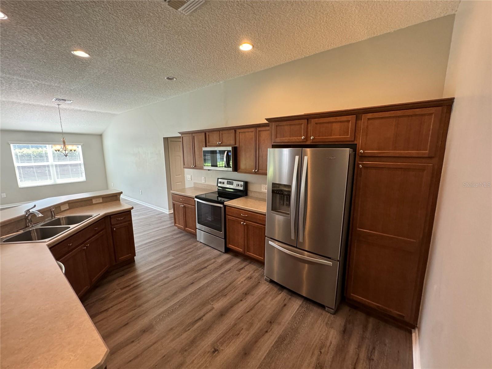 11221 Hess Way Property Photo 6