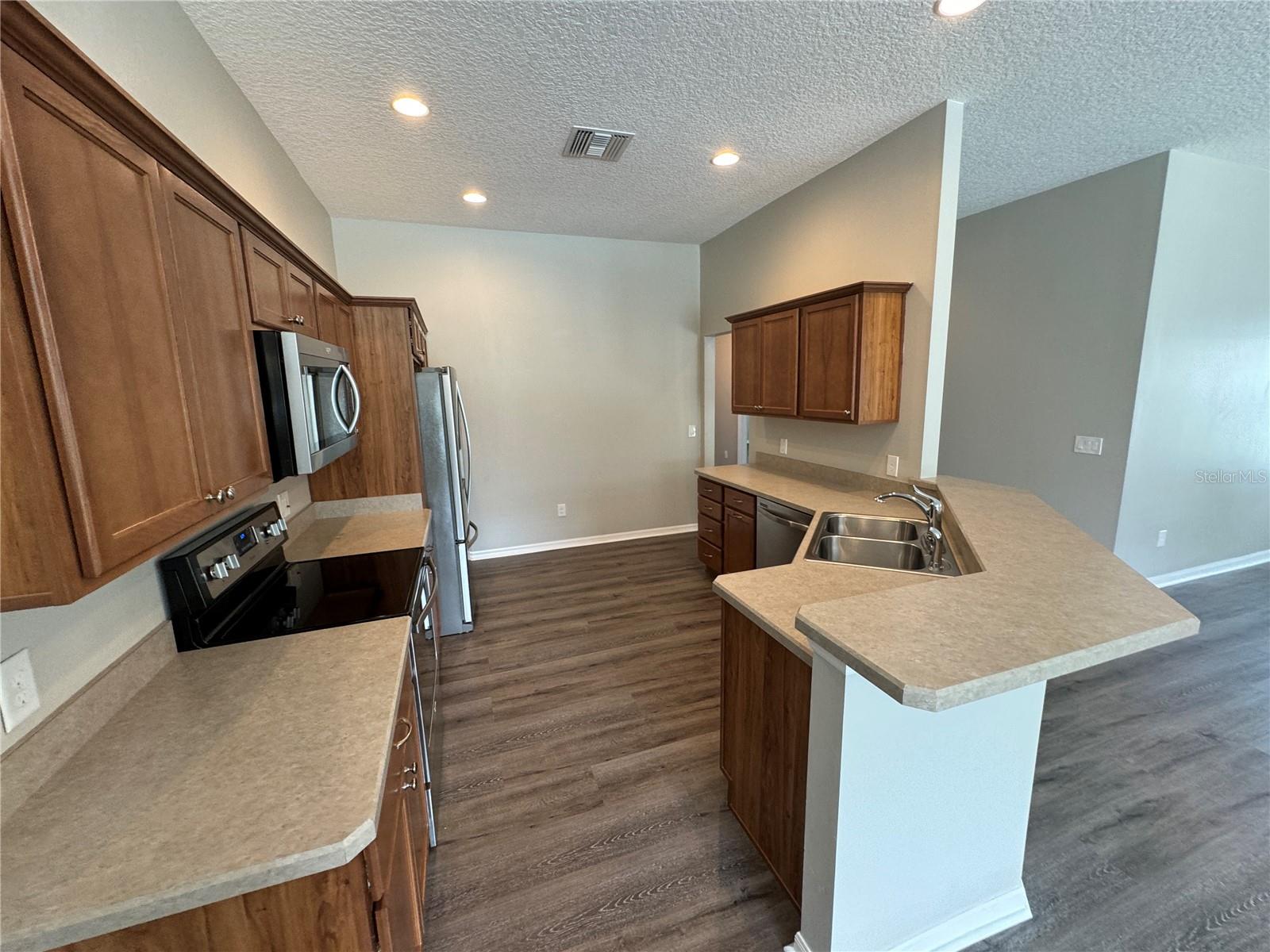 11221 Hess Way Property Photo 7