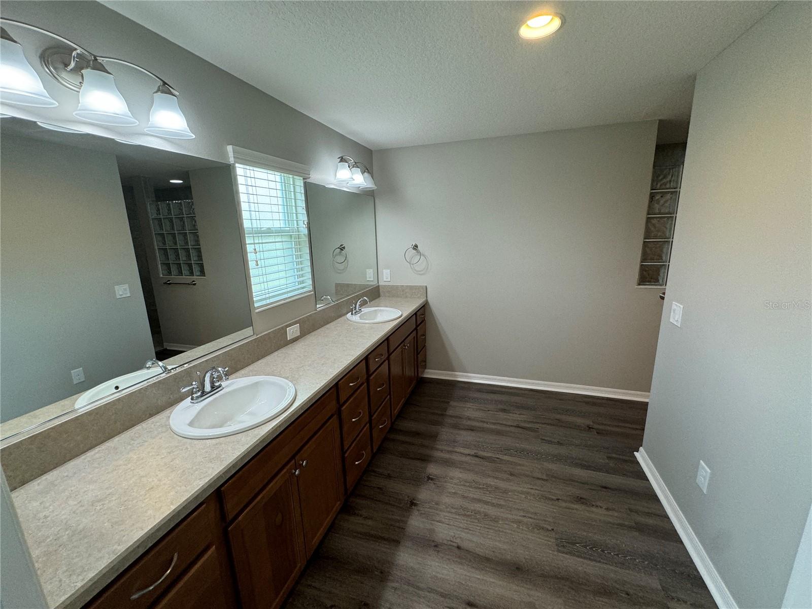 11221 Hess Way Property Photo 16
